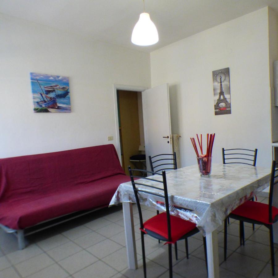 Complesso Oasi Apartamento Tirrenia Exterior foto