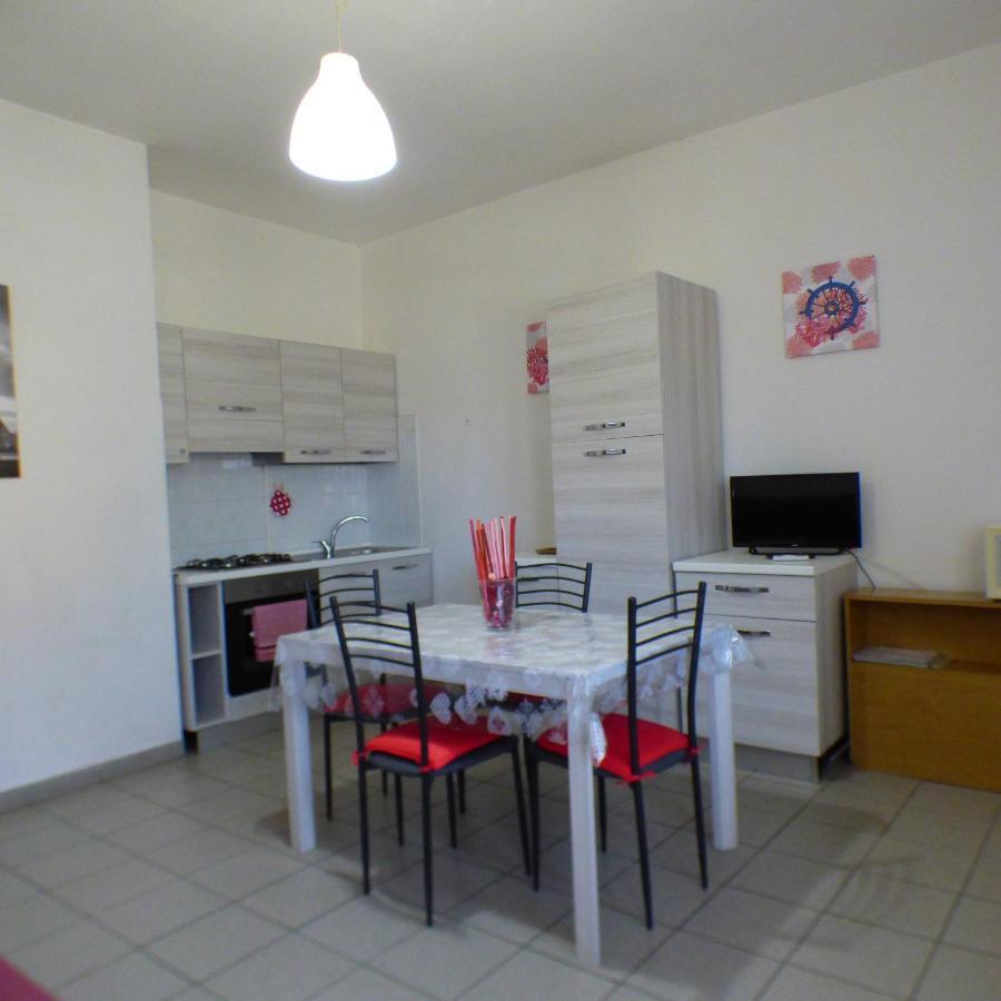 Complesso Oasi Apartamento Tirrenia Exterior foto